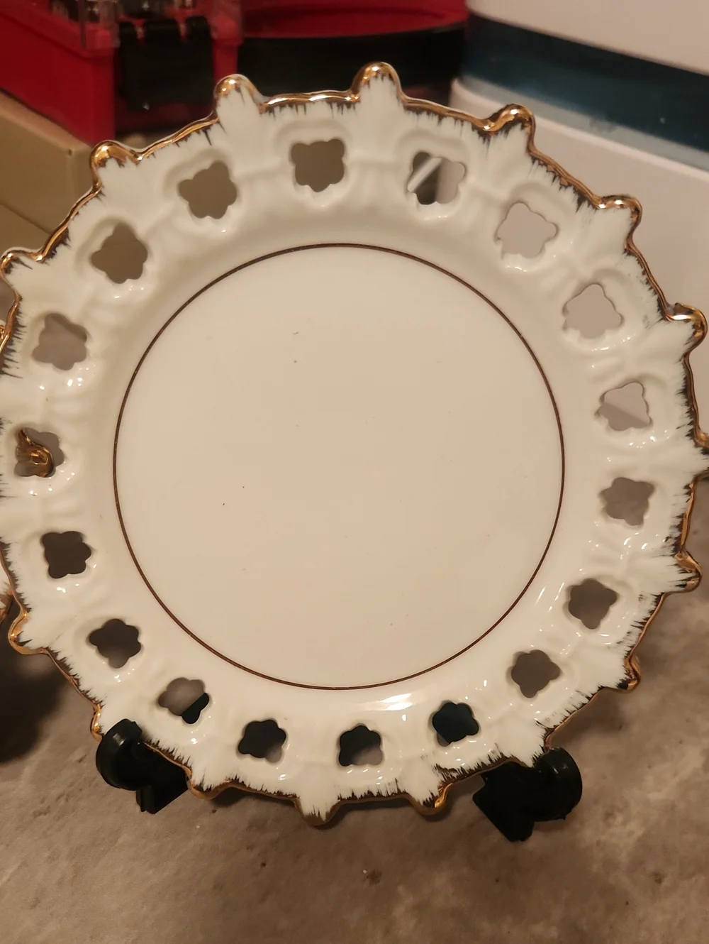 Elegant White and Gold Decorative Wall Plate Set - Classic Home Display